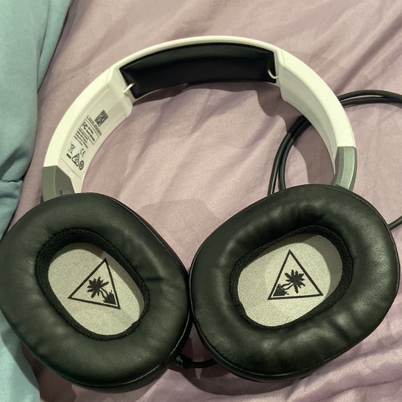 Turtle Beach gamer headset w/ mic - Picture 3 of 6